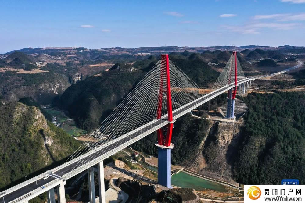 贵州龙里河大桥建设进入收尾阶段