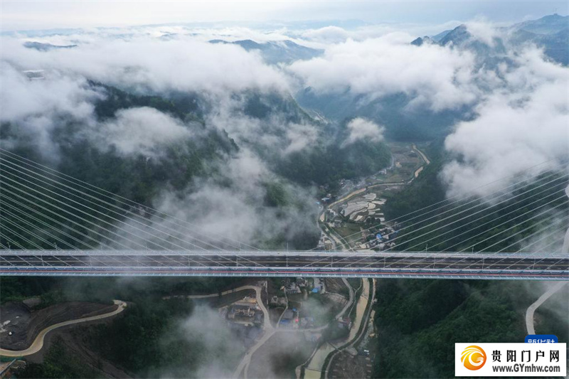 贵州龙里河大桥建成通车(图4)