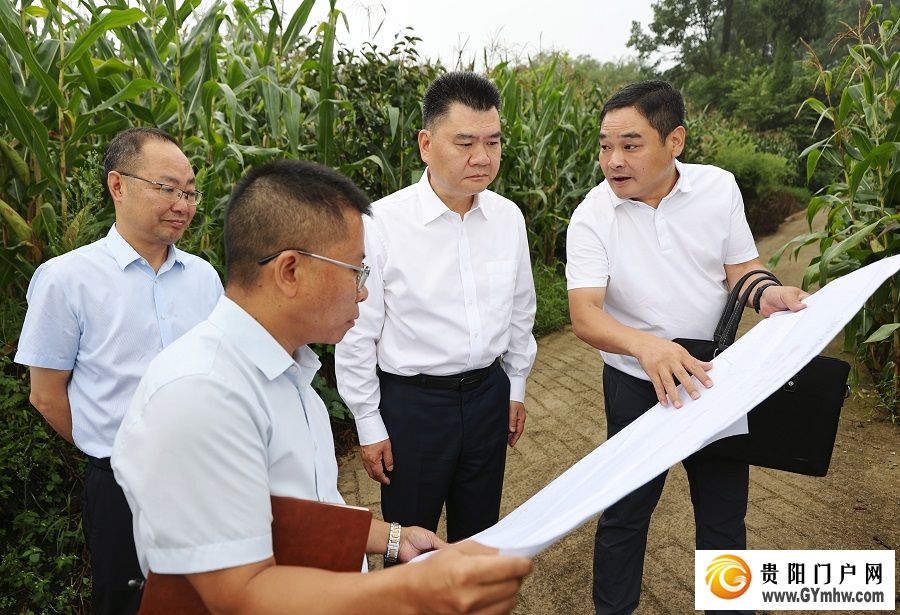 王宏在息烽县督导群众身边不正之风和腐败问题集中整治工作并现场办公(图1) 王宏在息烽县督导群众身边不正之风和腐败问题集中整治工作并现场办公(图1)